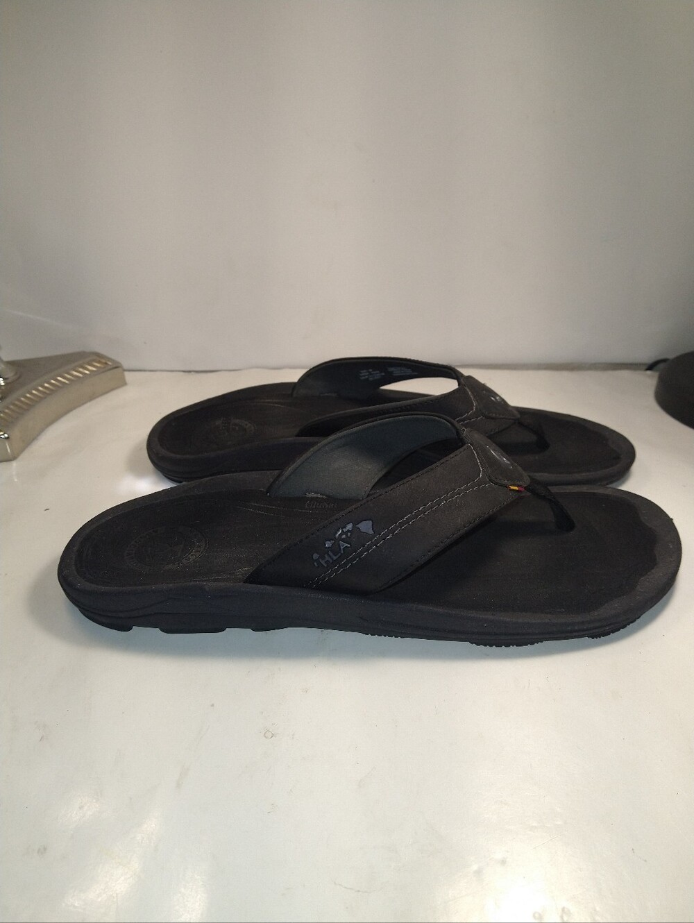 OluKai Kipi HLA Hawaiian Lifeguard Flip Flop Sandals Men's sz 13.